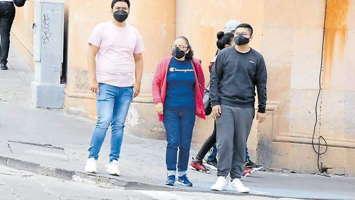 Personas en el Centro de la capital zacatecana